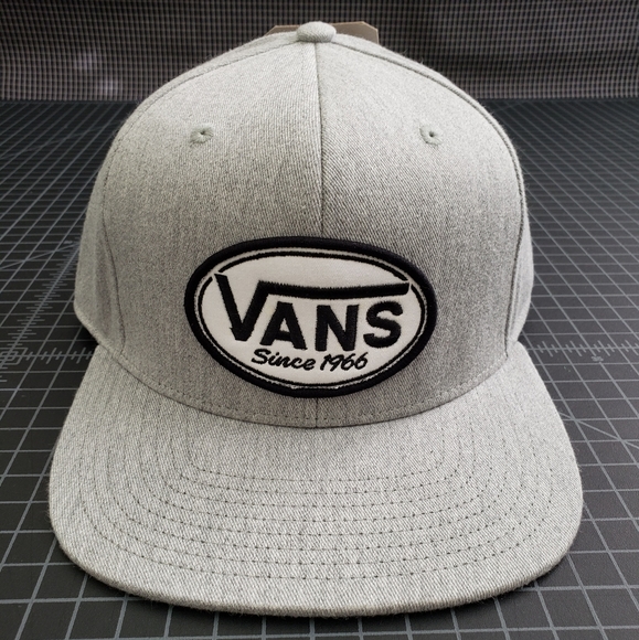 Vans Other - VANS CLASSIC OVAL 66 SNAPBACK CAP